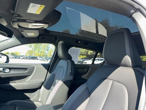 Certified 2023 Volvo C40 Recharge Core w/ Protection Package Premier image 11