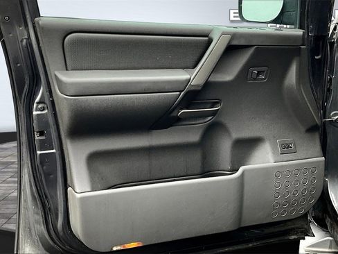 Used 2005 Nissan Armada SE image 10