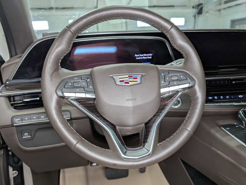 Certified 2022 Cadillac Escalade Premium Luxury w/ LPO, Illumination Package AWD/4WD image 40