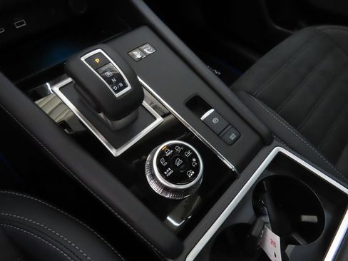 New 2025 Mitsubishi Outlander SE image 14