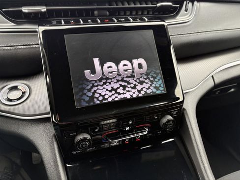 Used 2024 Jeep Grand Cherokee Laredo X w/ Luxury Tech Group I image 16