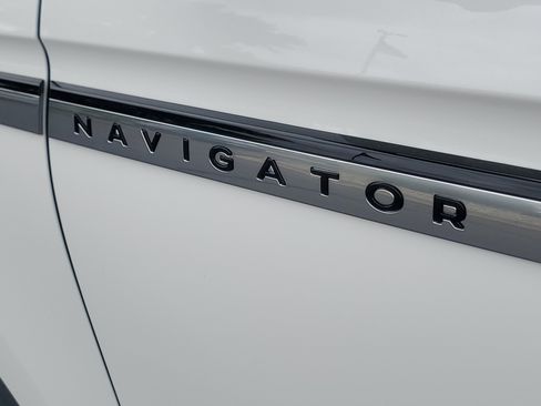 New 2026 Lincoln Navigator Reserve AWD/4WD image 7