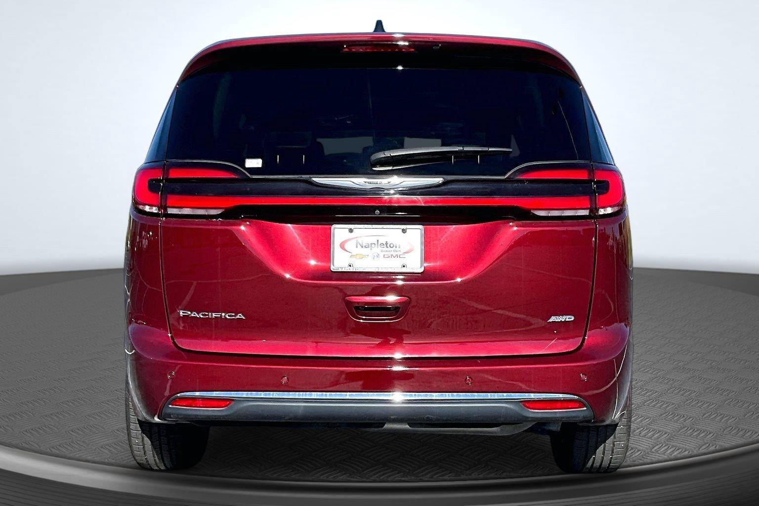 Used 2023 Chrysler Pacifica Touring-L AWD/4WD image 4