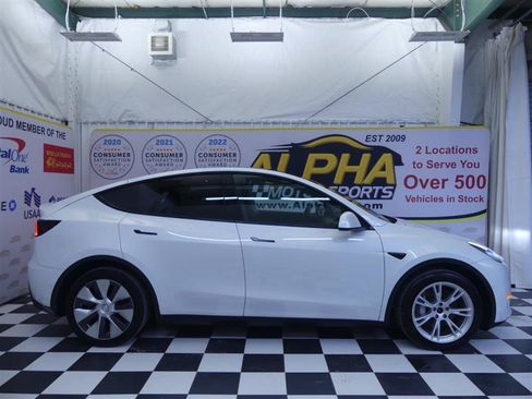 Used 2021 Tesla Model Y Long Range AWD/4WD image 30