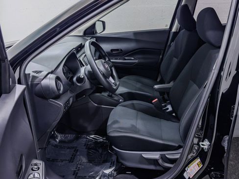 Used 2024 Nissan Kicks S image 11