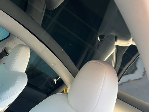 Used 2024 Tesla Model Y Long Range image 27