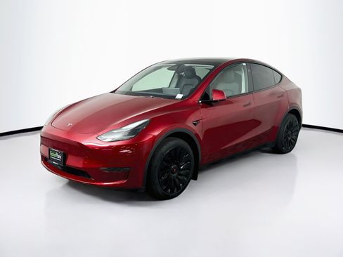 Used 2024 Tesla Model Y Long Range AWD/4WD image 3