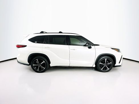 Used 2021 Toyota Highlander XSE FWD image 10