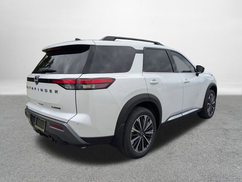 New 2026 Nissan Pathfinder Platinum FWD image 3