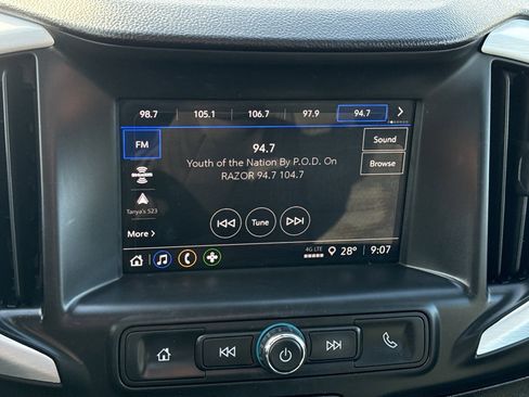 Used 2023 GMC Terrain SLE w/ Driver Convenience Package image 18