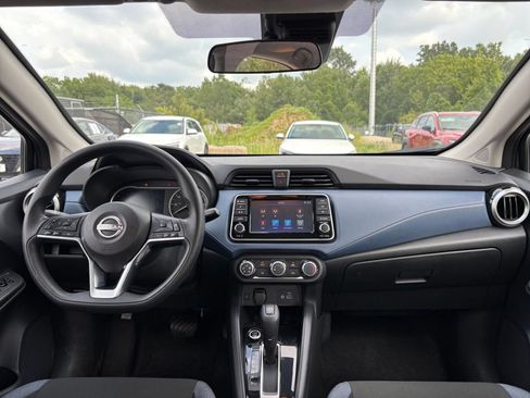 Used 2025 Nissan Versa SV FWD image 31