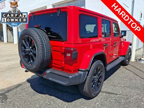 Used 2025 Jeep Wrangler Unlimited Sahara AWD/4WD image 3
