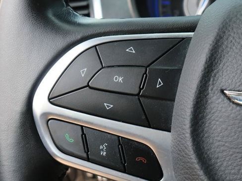 Used 2020 Chrysler 300 Touring w/ Sport Appearance Package RWD image 9