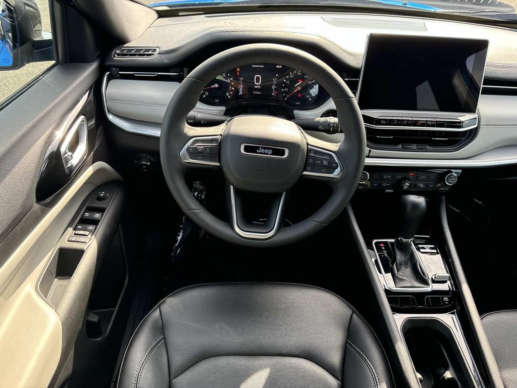 Used 2025 Jeep Compass Limited AWD/4WD image 13
