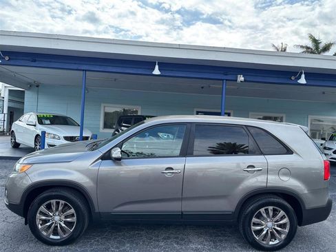 Used 2011 Kia Sorento EX w/ Limited Pkg FWD image 2