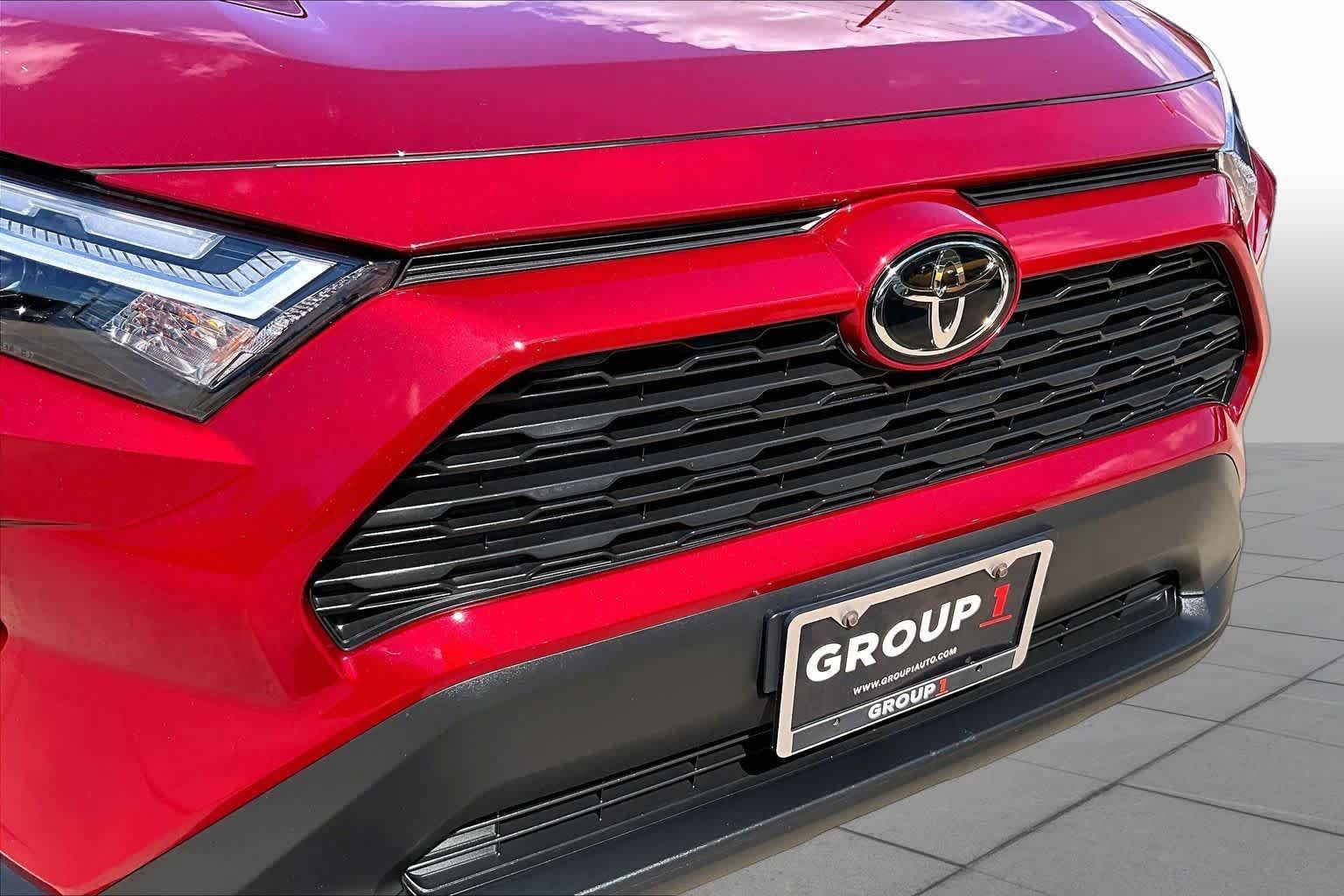 Used 2025 Toyota RAV4 XLE FWD image 28