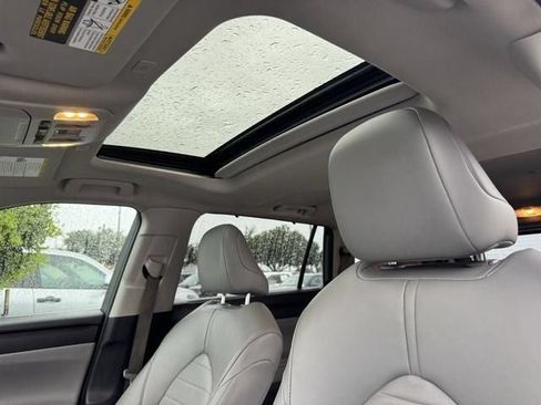 Used 2024 Toyota Highlander XLE FWD image 22