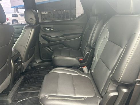 Used 2022 Chevrolet Traverse LT w/ LT Premium Package FWD image 17