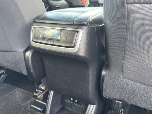 Used 2018 Toyota Highlander LE image 27