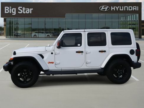 Used 2020 Jeep Wrangler Unlimited Sahara image 2