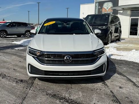 Used 2023 Volkswagen Jetta SEL image 2