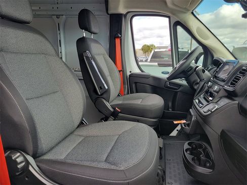 Used 2025 RAM ProMaster 2500 w/ Convenience Group image 10