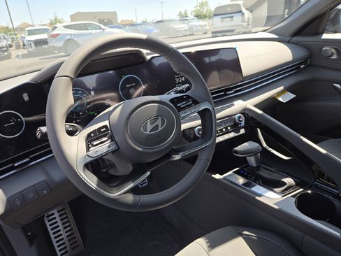 New 2025 Hyundai Elantra SEL image 15