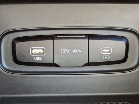 Used 2024 Hyundai Venue SE image 21