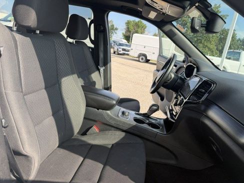 Used 2019 Jeep Grand Cherokee Laredo AWD/4WD image 39