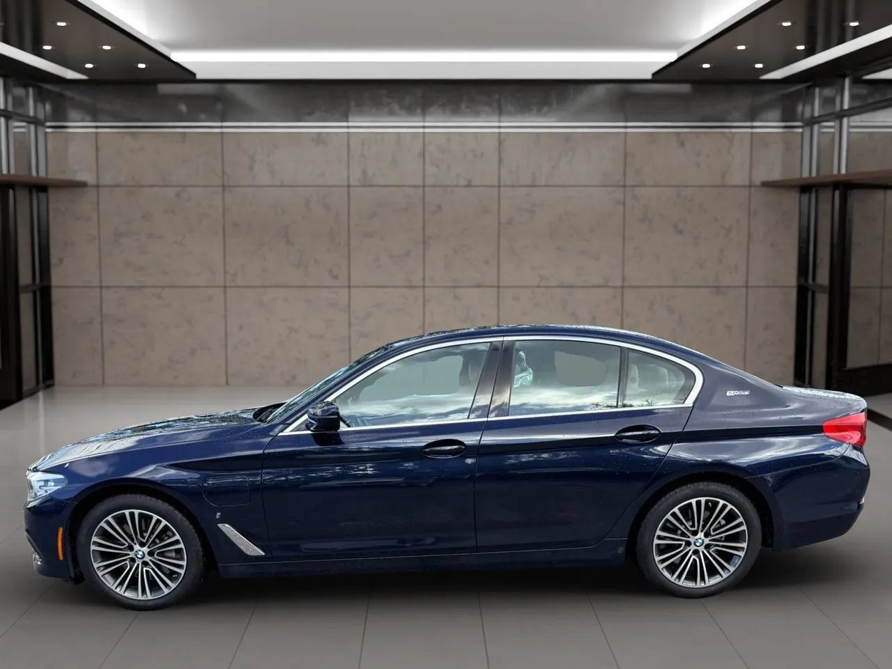 Used 2019 BMW 530e w/ Convenience Package RWD image 6