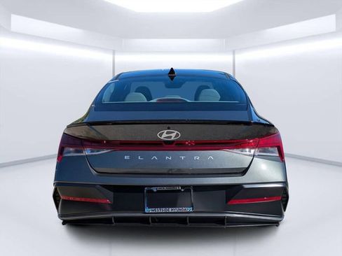 New 2026 Hyundai Elantra SEL Sport Premium FWD image 4