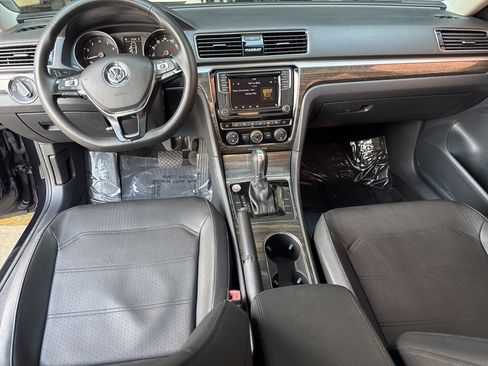 Used 2018 Volkswagen Passat 2.0T SE w/ SE Lighting Package image 9
