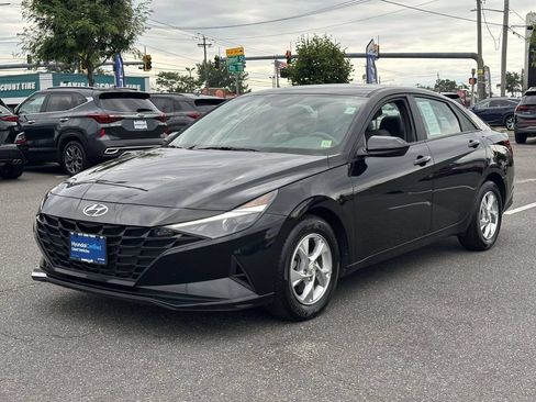 Used 2023 Hyundai Elantra SE w/ Cargo Package FWD image 8