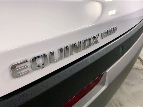 Used 2026 Chevrolet Equinox LT AWD/4WD image 10