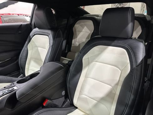 Used 2022 Chevrolet Camaro LT RWD image 8