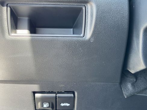 Certified 2025 Nissan Versa SV image 28