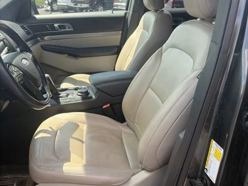 Used 2018 Ford Explorer XLT w/ Equipment Group 202A AWD/4WD image 13