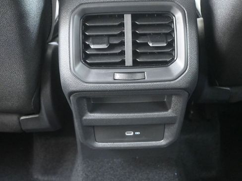 Used 2025 Volkswagen Taos SE image 12