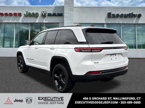 Used 2023 Jeep Grand Cherokee Altitude AWD/4WD image 2