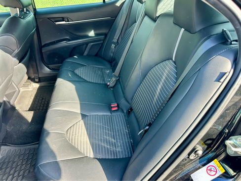Used 2019 Toyota Camry SE image 12