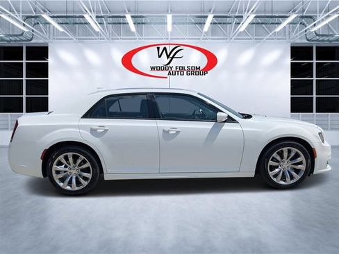 Used 2021 Chrysler 300 Touring L AWD/4WD image 2
