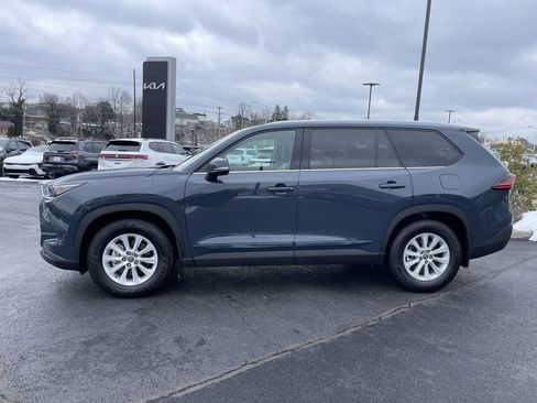 Used 2025 Toyota Grand Highlander XLE image 3