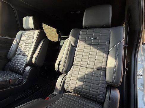 Used 2023 Cadillac Escalade V w/ LPO, ONYX Package image 18