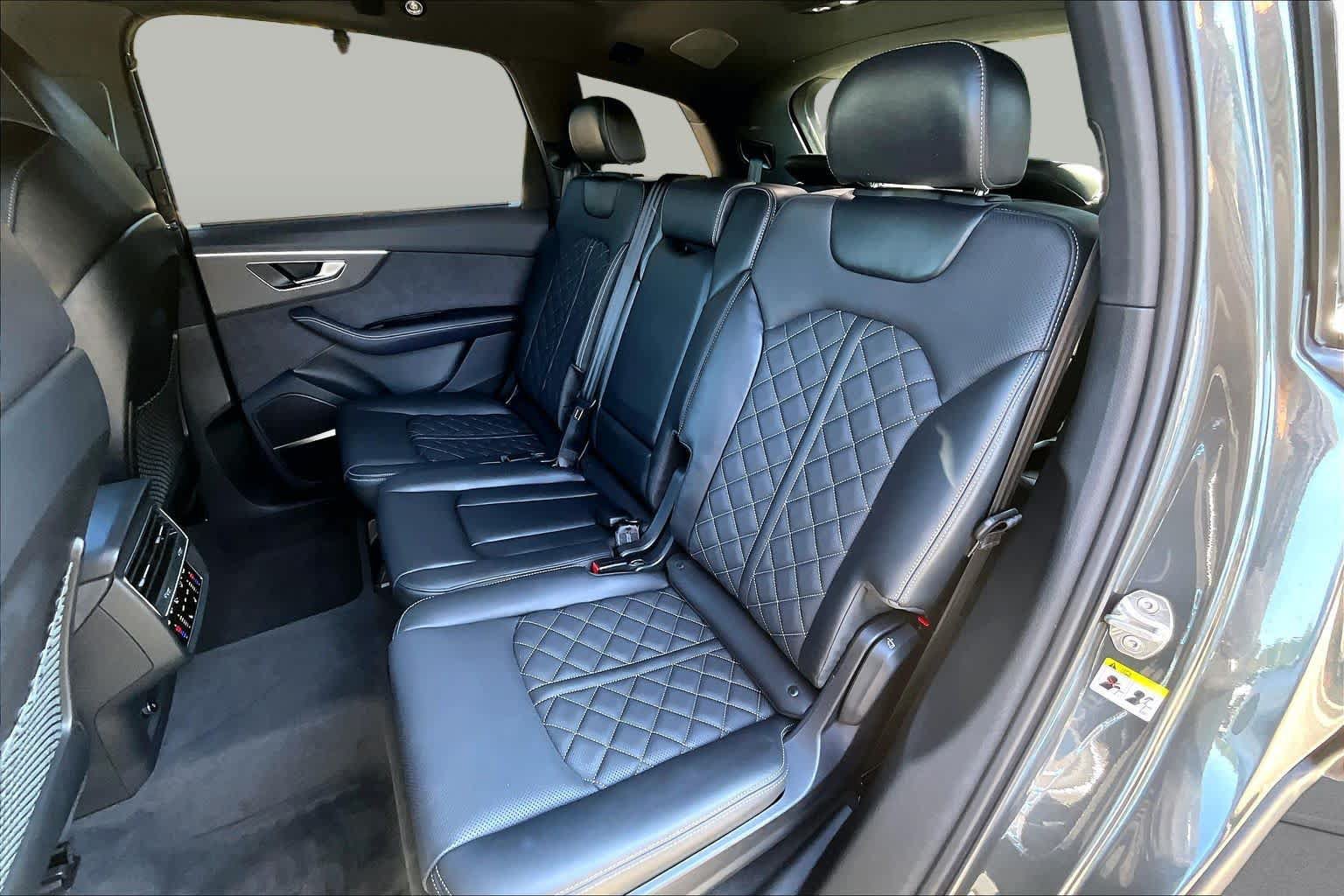 Used 2025 Audi SQ7 Prestige AWD/4WD image 21