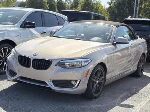 Used 2017 BMW 230i Convertible RWD image 3
