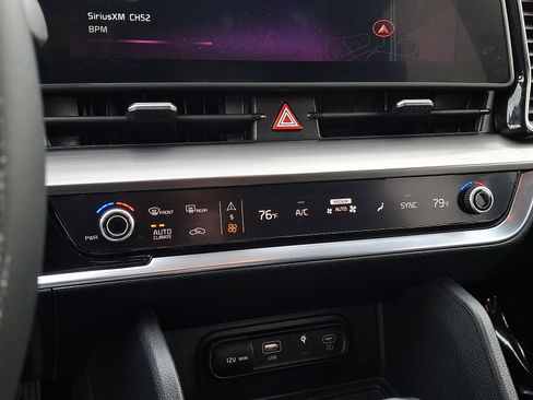 Used 2024 Kia Sportage EX image 23