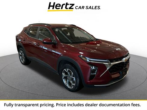 Used 2025 Chevrolet Trax LT FWD image 1