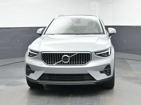 Used 2024 Volvo XC40 B5 Plus w/ Protection Package Premier AWD/4WD image 3