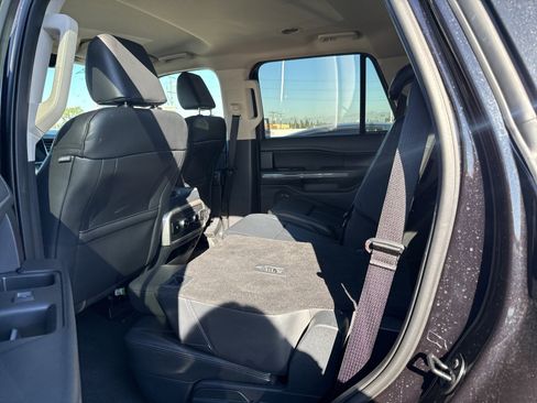Used 2024 Ford Expedition XLT image 6