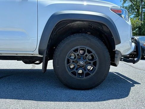Used 2020 Toyota Tacoma SR w/ SX Package AWD/4WD image 21
